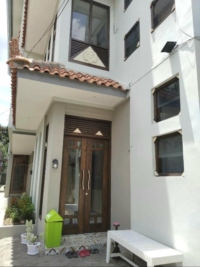 Sabi Guest House - Strategic Family -Married Couples Only- Hostel In Prawirotaman 日惹 外观 照片