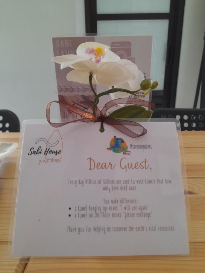 Sabi Guest House - Strategic Family -Married Couples Only- Hostel In Prawirotaman 日惹 外观 照片