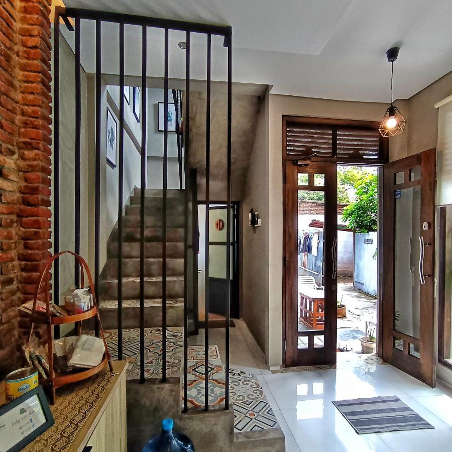 Sabi Guest House - Strategic Family -Married Couples Only- Hostel In Prawirotaman 日惹 外观 照片