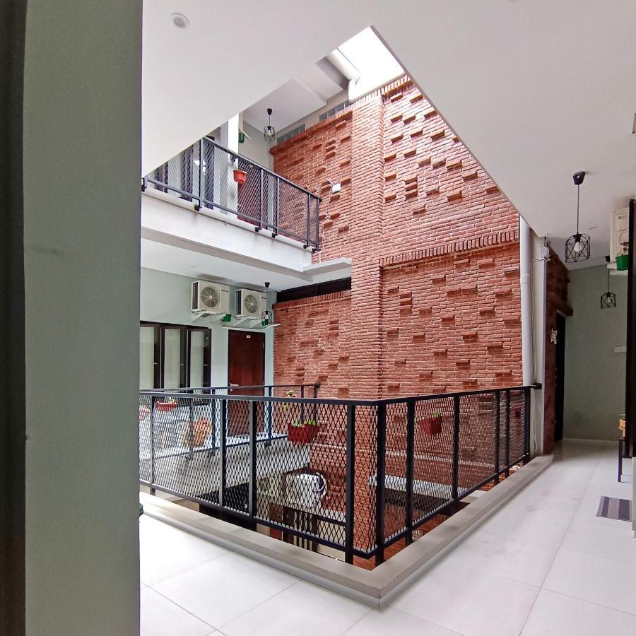 Sabi Guest House - Strategic Family -Married Couples Only- Hostel In Prawirotaman 日惹 外观 照片