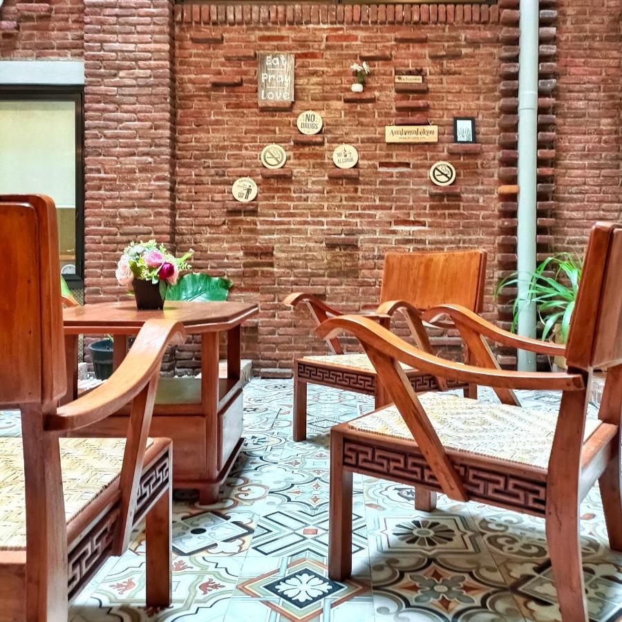 Sabi Guest House - Strategic Family -Married Couples Only- Hostel In Prawirotaman 日惹 外观 照片